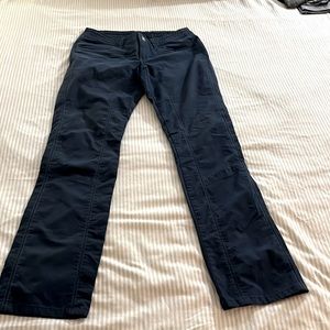 Kuhl Size 2 Navy blue hiking pants